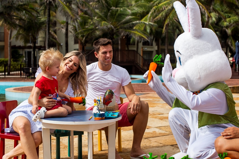 Páscoa em Família: Karina Bacchi curte o feriado no Beach Park